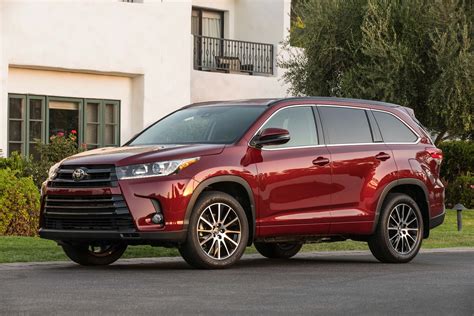 burgundy toyota highlander